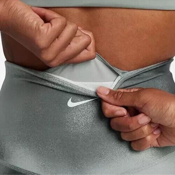 Nike One Women's Size Medium Leggings Printed High-Rise Training FQ6260-010 NEW - Picture 4 of 10